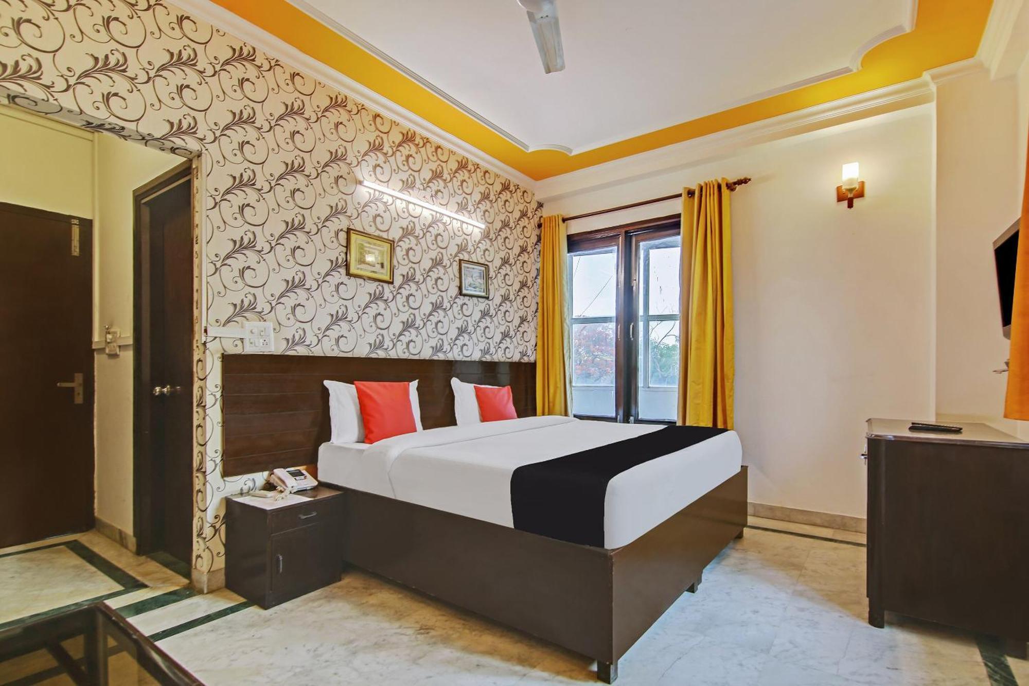 Capital O Tipsyy Near Aravali Biodiversity Park Gurgaon Exteriör bild